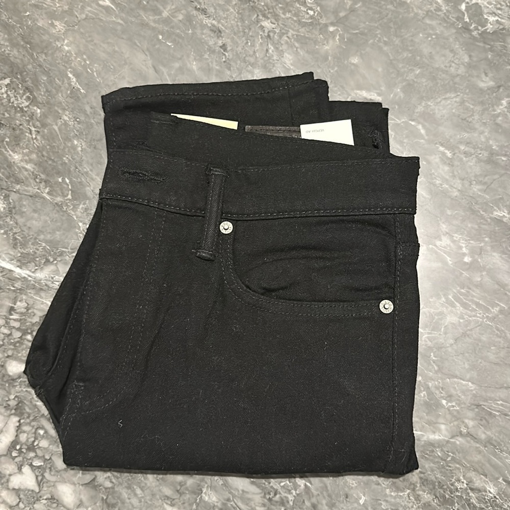 Black Levi’s jeans. 31x32. NWT